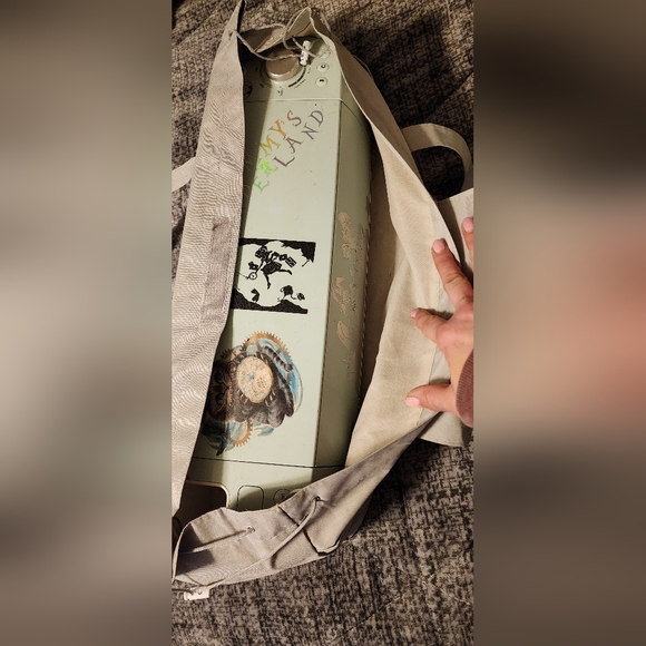 Explore Air - Picture 1 of 2